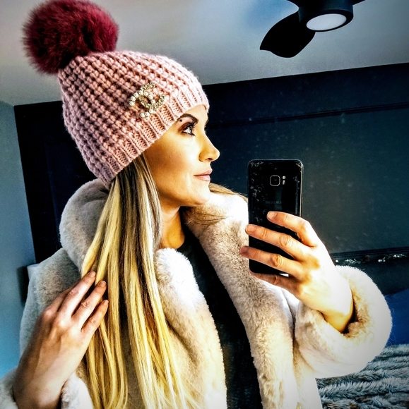 *SOLD* CHANEL Authentic NEW condition Brooch!! - Picture 7 of 12